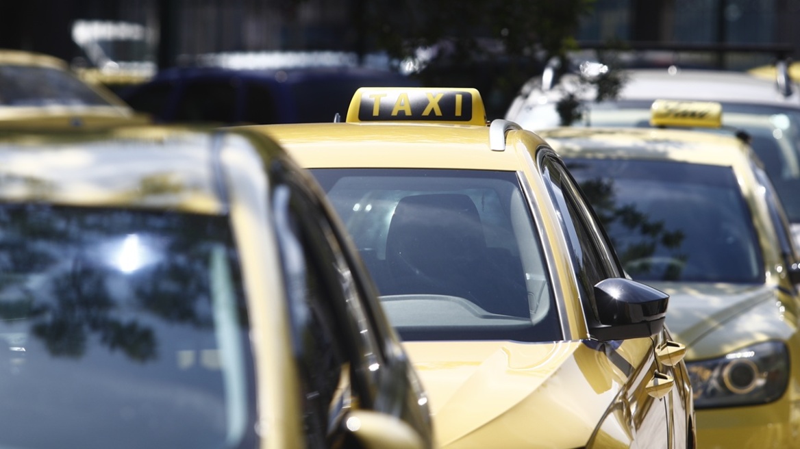 Απεργία για την επιβίωση των επαγγελματιών οδηγών ταξί.