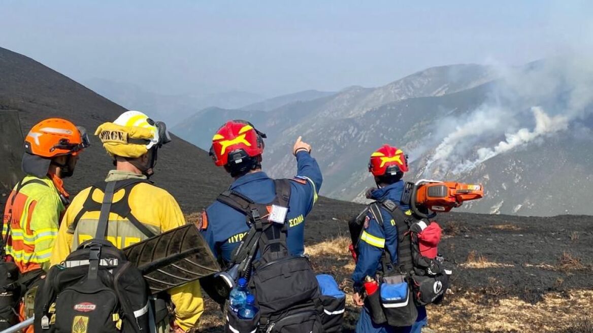 Οι Έλληνες δασοκομάντος στη μάχη με τις μεγάλες πυρκαγιές στην Ισπανία - Δείτε φωτογραφίες