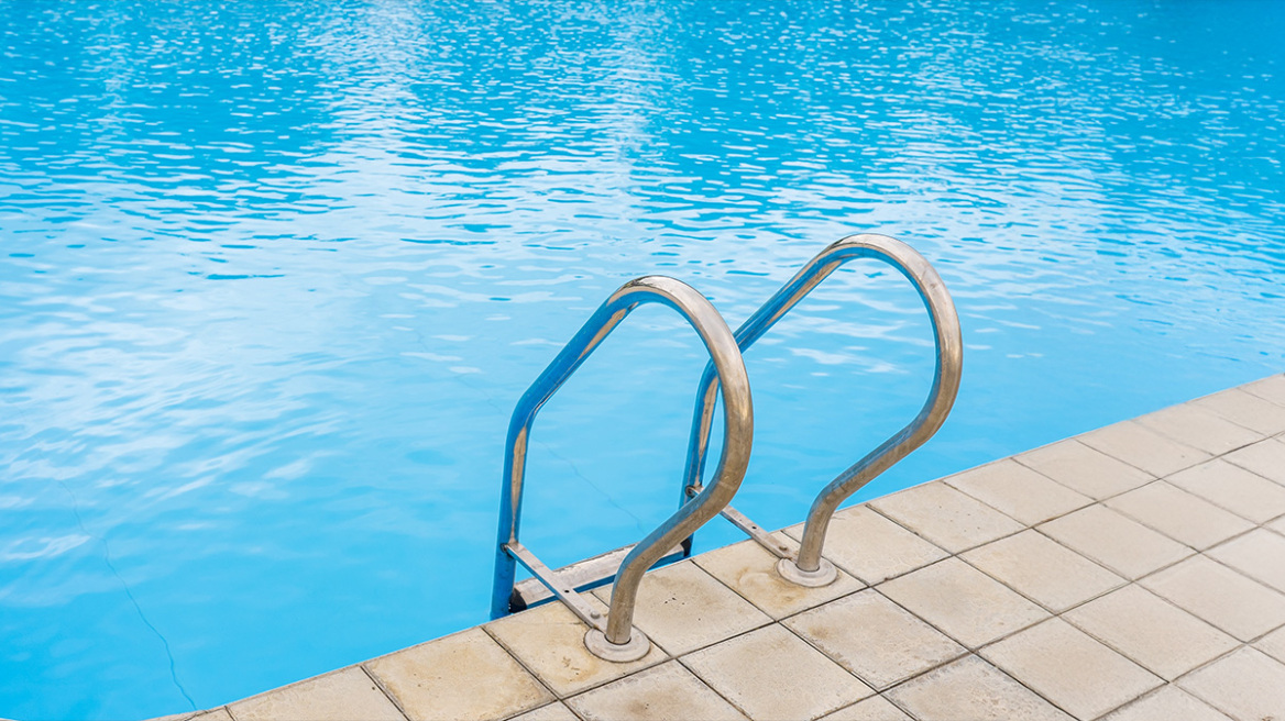 Μεταφέρεται στη Βρετανία η 3χρονη που ανασύρθηκε από πισίνα στη Ρόδο - Τι ζήτησε η οικογένεια