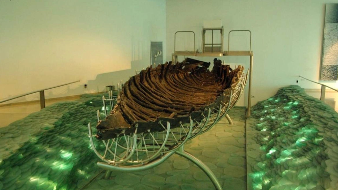 Η Βάρκα του Ιησού: Αρχαίο ξύλινο σκαρί στη θάλασσα της Γαλιλαίας συνδέεται με θαύμα του Χριστού