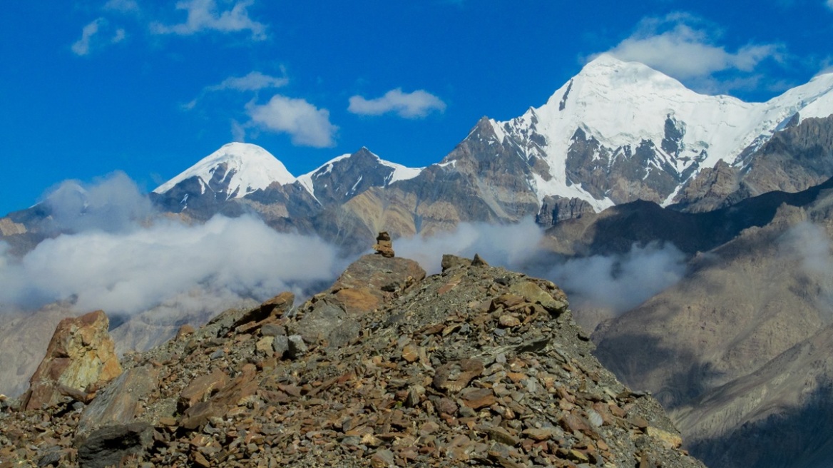 Σβήνουν οι ελπίδες για την τραυματισμένη Ρωσίδα ορειβάτισσα που είναι αποκλεισμένη για 12 ημέρες σε βουνό στο Κιργιστάν