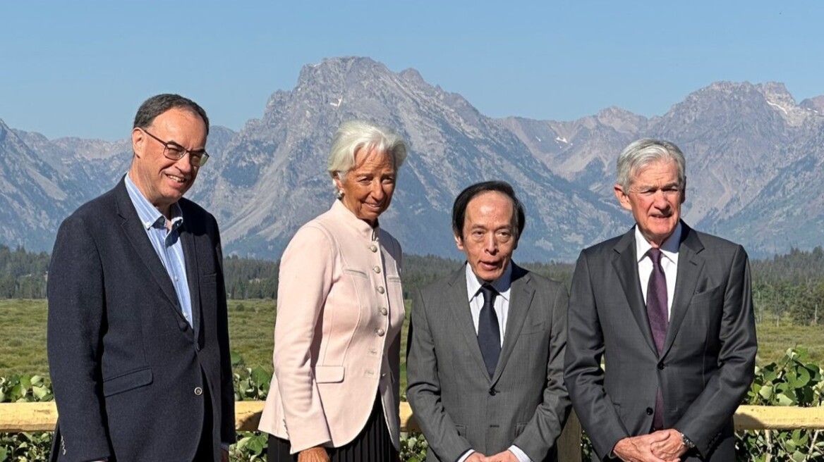 Επικίνδυνο να υπονομεύεται η ανεξαρτησία των κεντρικών τραπεζών, λέει η Λαγκάρντ με το «βλέμμα» στον Τραμπ
