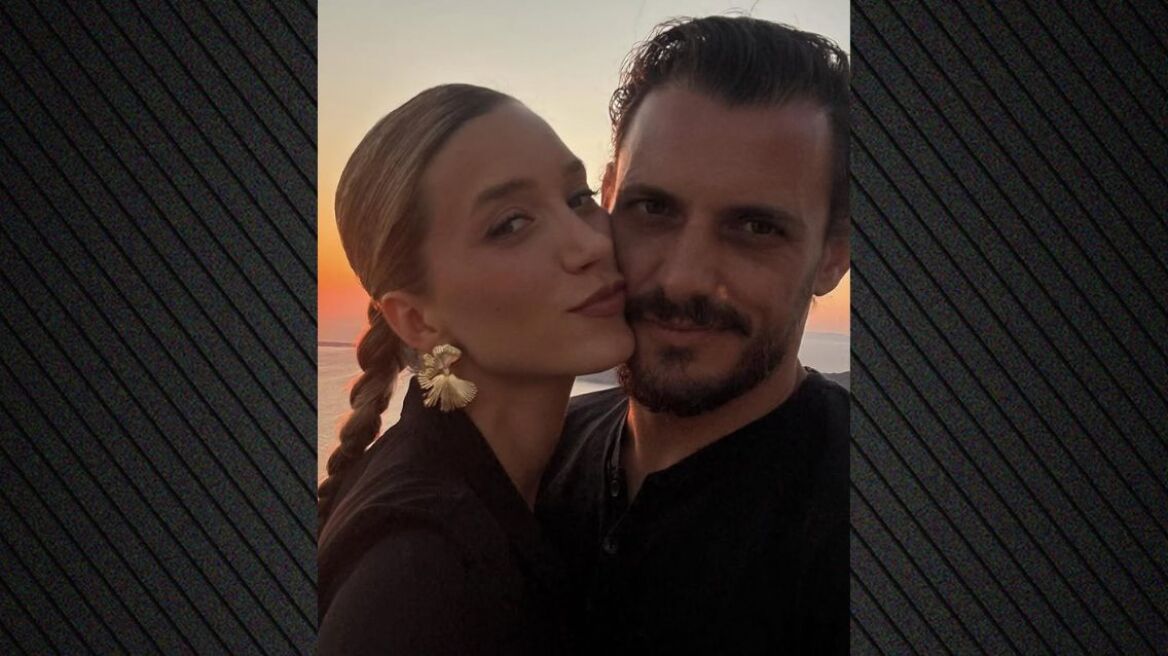 Γιολάντα Καλογεροπούλου και Σταύρος Σβήγκος πόζαραν αγκαλιασμένοι στη Σαντορίνη