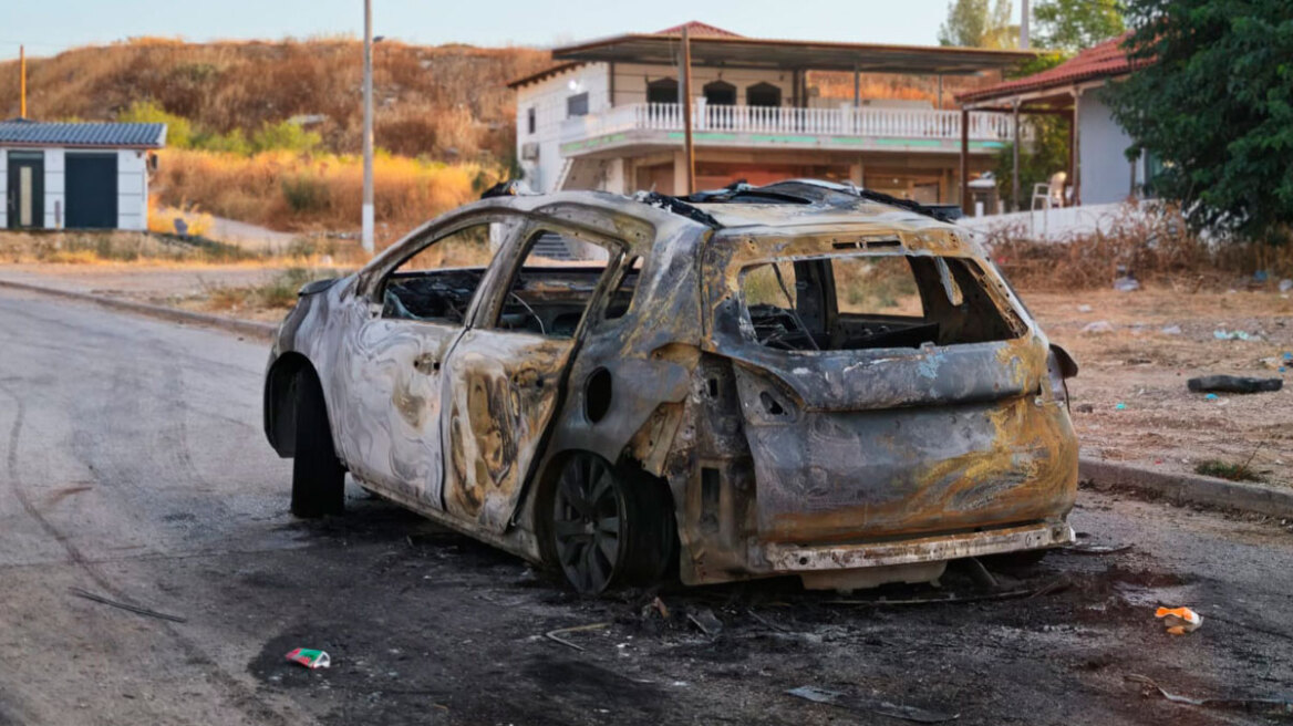 Ζεφύρι: Πώς έγινε η άγρια ληστεία μεταξύ Ρομά που είχαν βεντέτα - Τρεις τραυματίες και ένα καμένο αυτοκίνητο