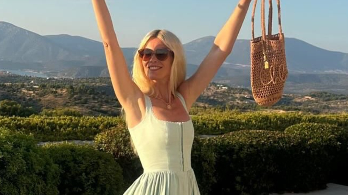 Η Κλόντια Σίφερ συνεχίζει τις διακοπές στην Ελλάδα και δείχνει πώς περνάει τις «καλοκαιρινές νύχτες»