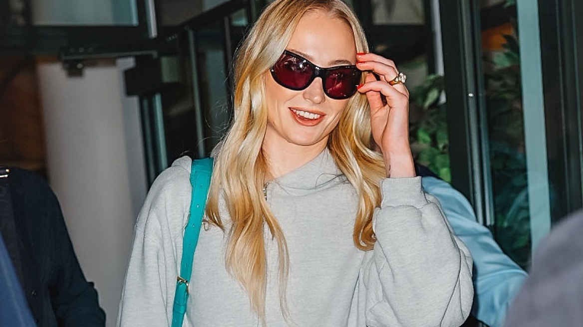 Η Sophie Turner αποκαλύπτει γιατί δεν θα επιστρέψει «ποτέ» στις Η.Π.Α μετά την εγκατάστασή της στην Αγγλία
