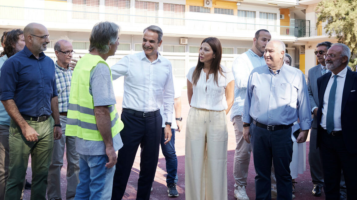Το  3ο Γυμνάσιο Ζωγράφου, που ανακαινίζεται με το πρόγραμμα «Μαριέττα Γιαννάκου», επισκέφτηκε ο Μητσοτάκης