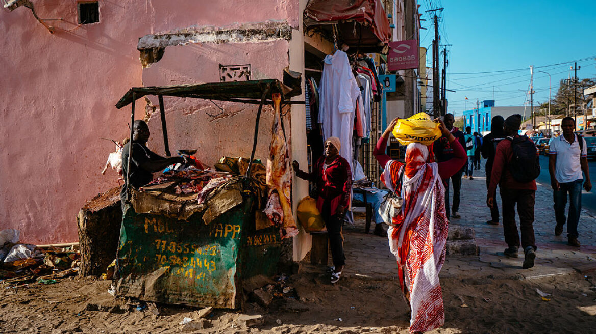 Στη Σενεγάλη λειτουργούν «Σχολές για συζύγους» για άντρες - Άλλοι γελούν κι άλλοι προσαρμόζονται - Τα αποτελέσματα