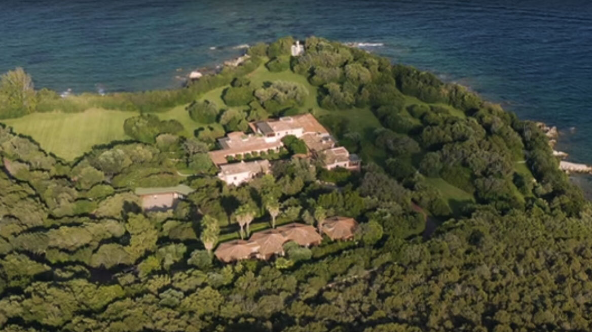 Αλλάζει χέρια η βίλα του Μπερλουσκόνι στη Σαρδηνία: Προς πώληση για 500 εκατ. ευρώ, διαθέτει ως και... ηφαίστειο