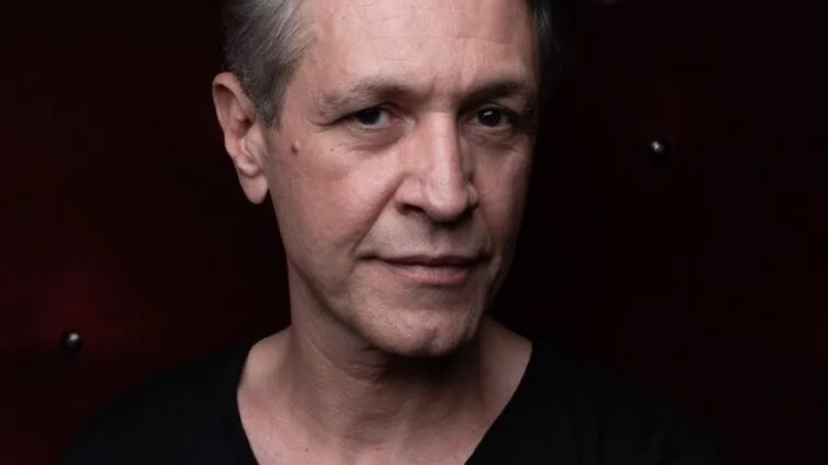 Αιμίλιος Χειλάκης: «Πιστεύω πολύ στην εξωστρέφεια του θεάτρου· να συνομιλούμε με το κοινό»
