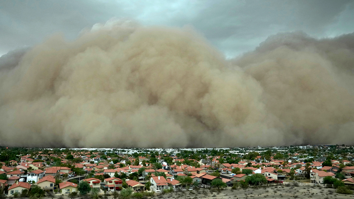 Η στιγμή που τεράστιο τείχος σκόνης «καταπίνει» περιοχές του Φοίνιξ - Δείτε βίντεο