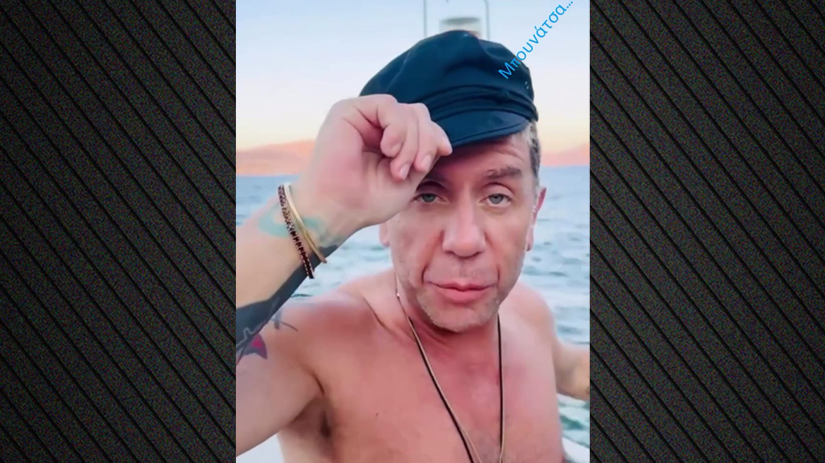Ο τραγουδιστής στέλνει μήνυμα ελπίδας και ανασύνταξης.