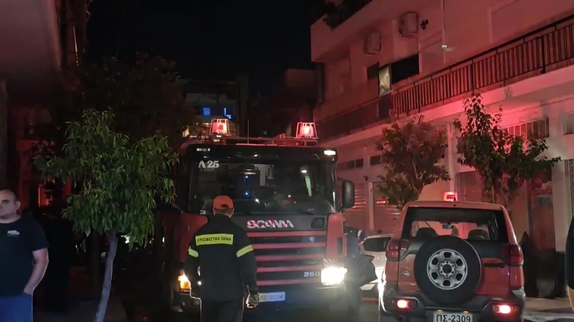 Φωτιά σε διαμέρισμα στο Κερατσίνι - Δείτε βίντεο