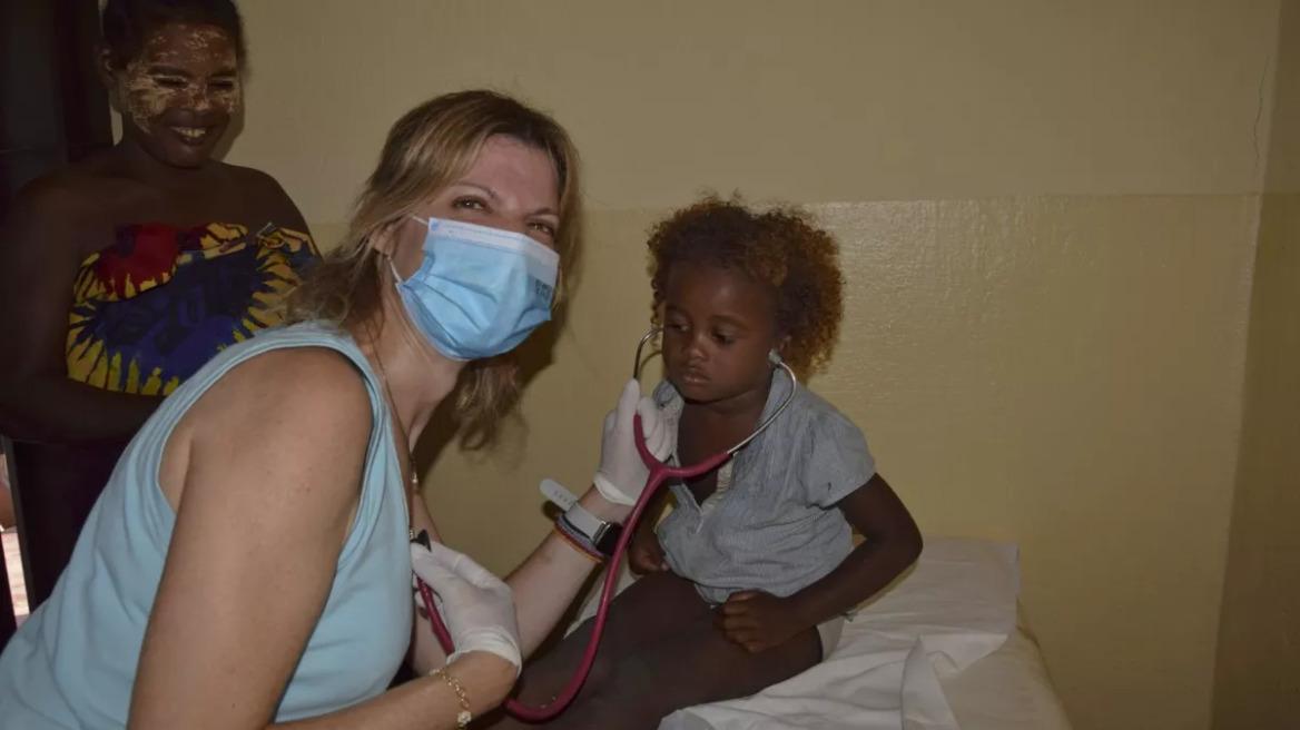 Πώς ένα ορφανοτροφείο στη Μαδαγασκάρη σώζει δίδυμα από το θάνατο – Η εμπειρία μιας Ελληνίδας παιδιάτρου