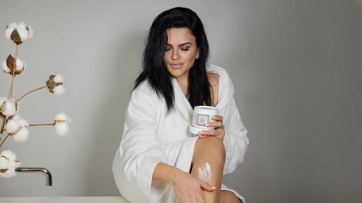 Πώς να ξαναδώσουμε στην επιδερμίδα μας λάμψη και ενυδάτωση μετά τις διακοπές