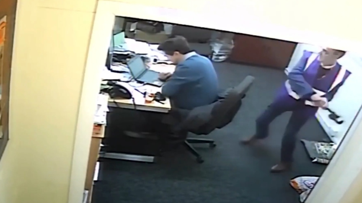 Ερωτικό τρίγωνο σε σχολείο στη Βρετανία - Διευθυντής χτύπησε με «κάβουρα» τον αντίζηλο, δείτε βίντεο