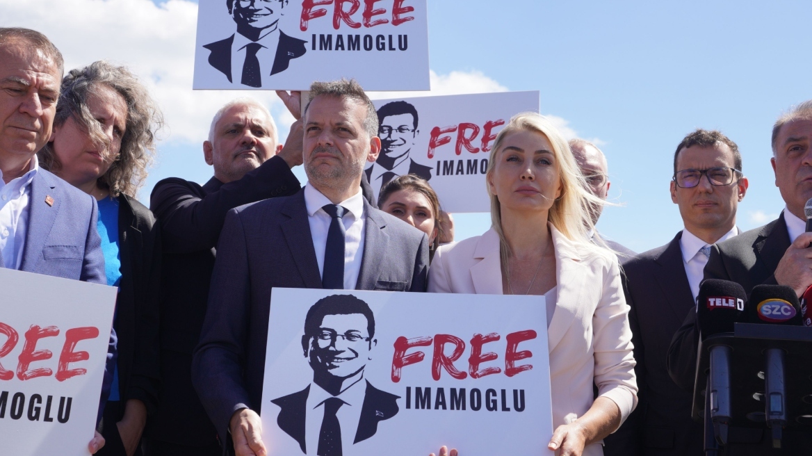 Ο Χάρης Δούκας επισκέφθηκε τις φυλακές όπου κρατείται ο Ιμάμογλου 