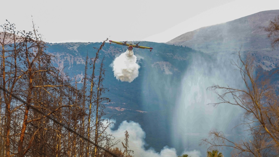Καλύτερη η εικόνα στις φωτιές στην Πρέβεζα - Διάσπαρτες εστίες στην Τροιζήνα, οριοθετήθηκε στον Μελιγαλά