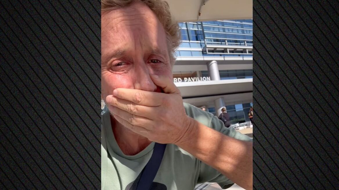 Ο κωμικός Πόλι Σορ ξέσπασε σε κλάματα μετά την αφαίρεση όγκου από το πάγκρεας: «Ευτυχώς ήταν καλοήθης» δήλωσε
