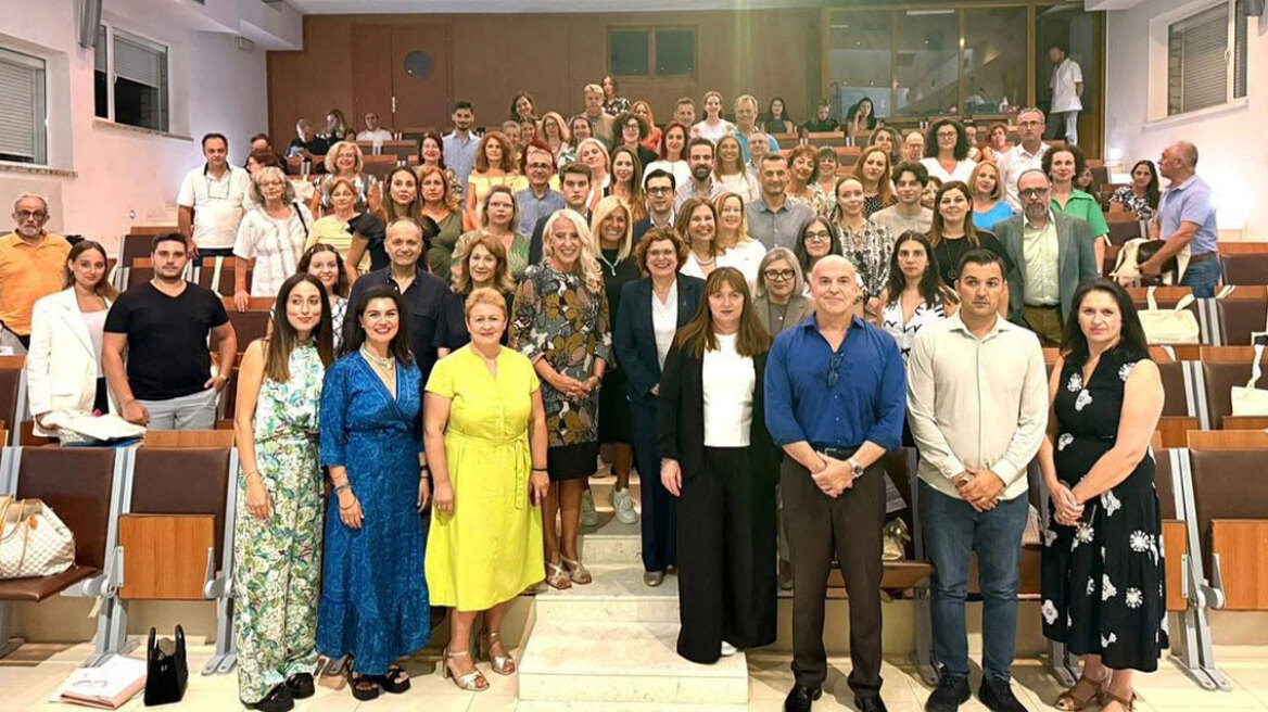 Από τη Βοστώνη στο Αργυρόκαστρο: Νέοι ερευνητές παρουσίασαν τις επιδράσεις της AI στη γλώσσα