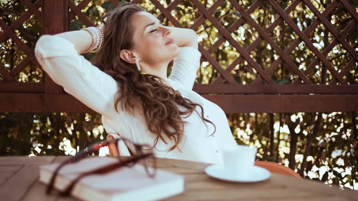 Η άνοδος του ψηφιακού detox: Πώς η αποσύνδεση από τις οθόνες ανακουφίζει το άγχος και επαναφέρει τη χαμένη ηρεμία
