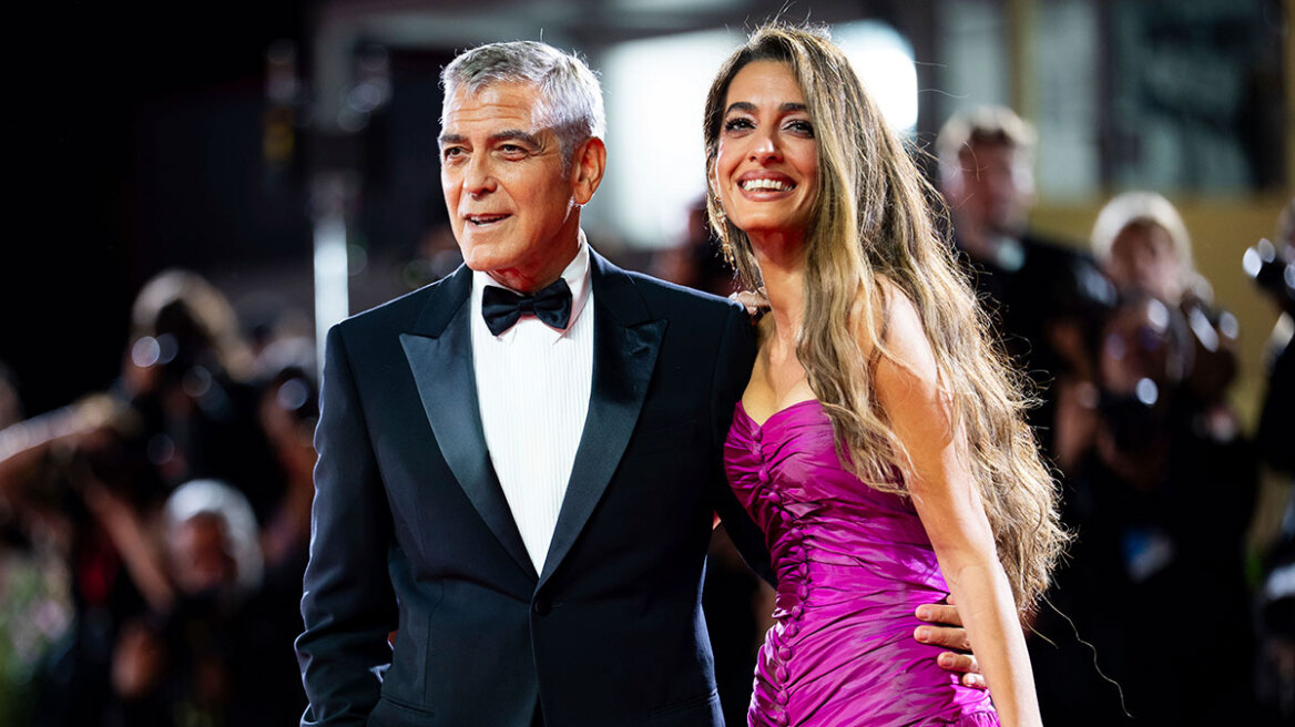 Τζορτζ Κλούνεϊ: Η εντυπωσιακή εμφάνιση με τη σύζυγό του στο κόκκινο χαλί του Φεστιβάλ Βενετίας