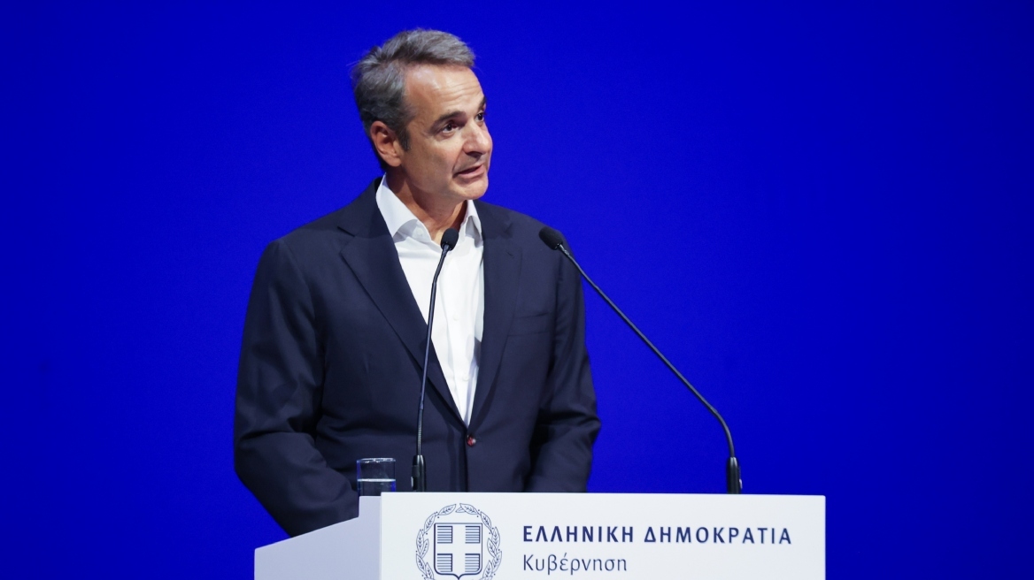 Η στρατηγική του πρωθυπουργού για την αυτοδυναμία και τις προκλήσεις της κυβέρνησης.