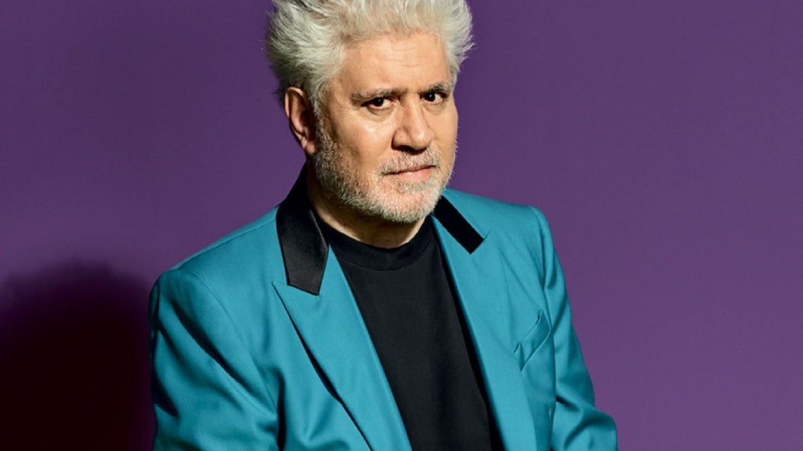 Σκηνοθετώντας τα χρώματα: Ο Pedro Almodovar περνά από τις ταινίες στα έπιπλα - Σχεδιάζει καναπέδες
