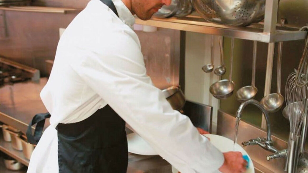 Προσλαμβάνουν παράνομους μετανάστες λόγω έλλειψης εργαζομένων