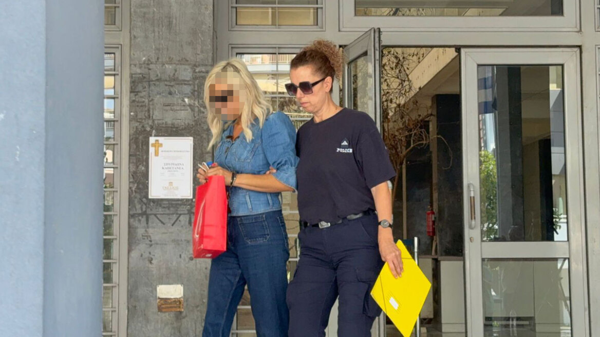 Διώκεται για κακούργημα η 45χρονη με την Porsche, πήρε προθεσμία για την Τρίτη - Παραμένει υπό κράτηση, τι ισχυρίστηκε για το αλκοόλ και το ηρεμιστικό