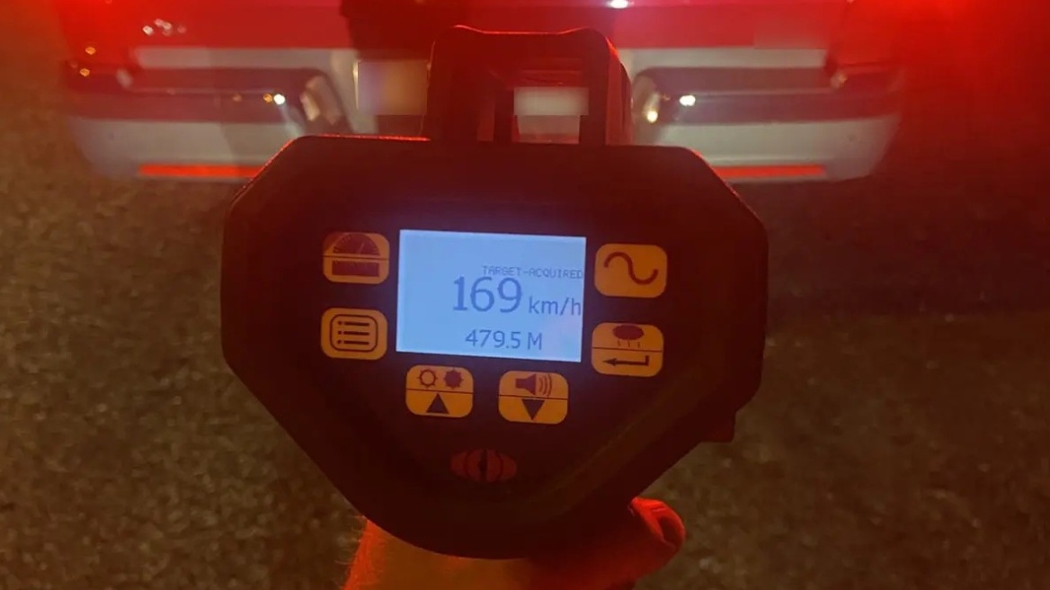 Ειδική επιχείρηση της τροχαίας στην Αττική - Συνελήφθησαν οδηγοί ταξί και δικυκλιστής που έτρεχε με 169χλμ/ώρα στην Υμηττού