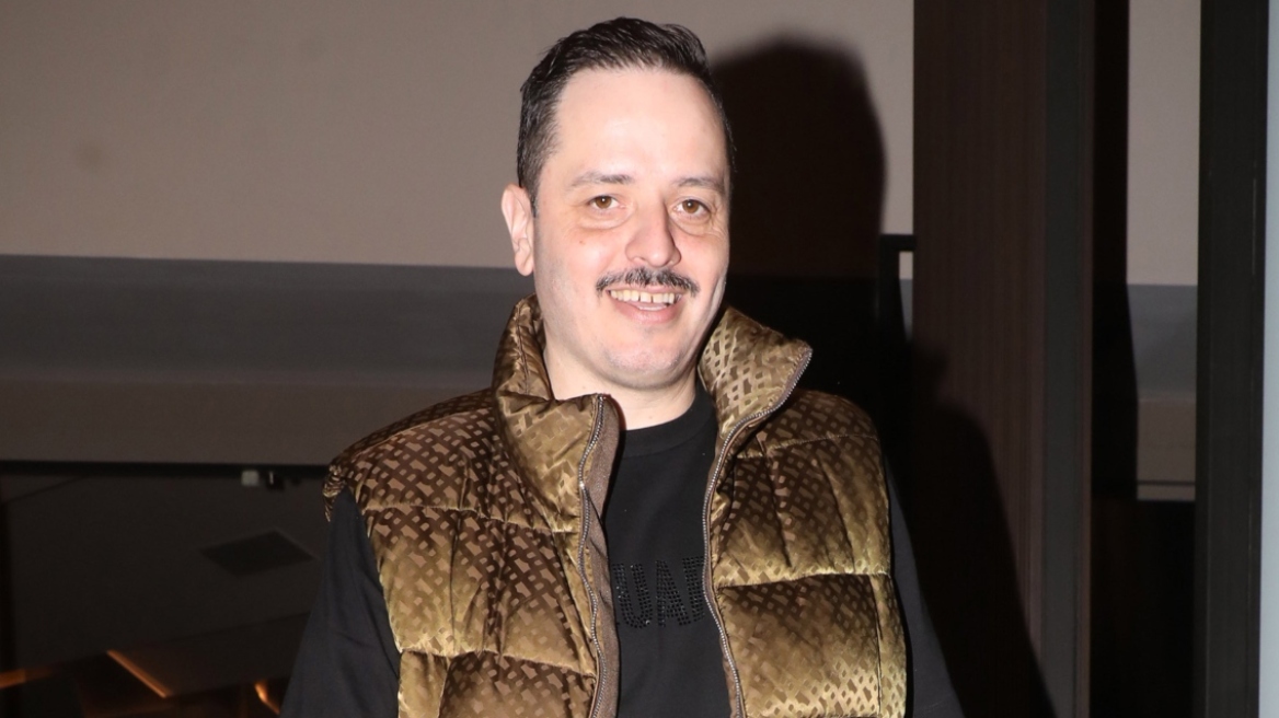 Ξεσπά ο Αλέξανδρος Τσουβέλας: «Το να ανεβάζεις όλη την παράσταση στο Tik Tok και να τη βλέπουν δωρεάν είναι κατάπτυστο»