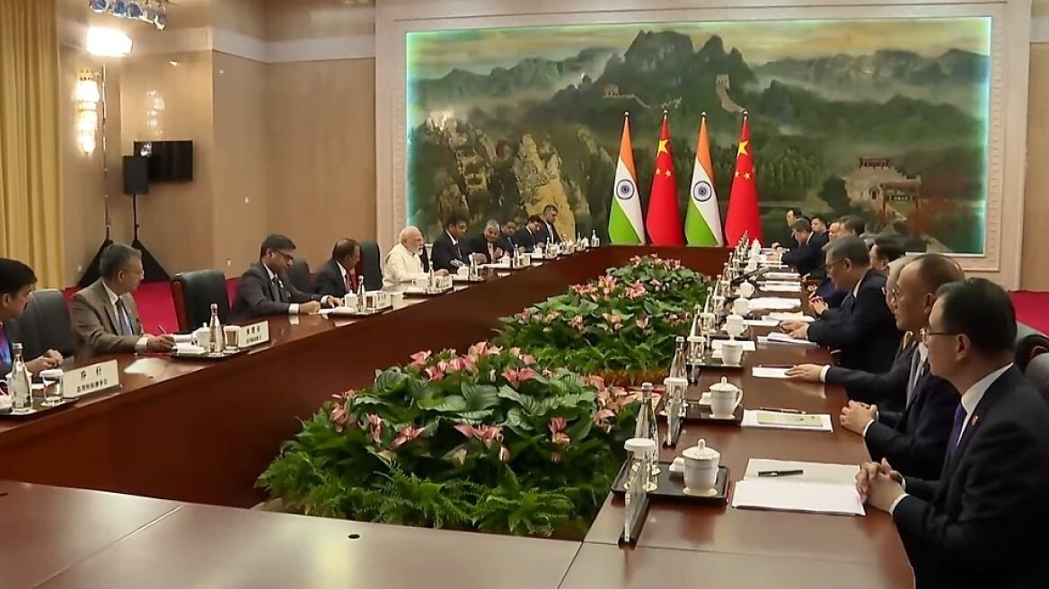 Θέλουμε να βελτιώσουμε τις σχέσεις με το Πεκίνο, είπε ο Μόντι στη συνάντηση με Σι