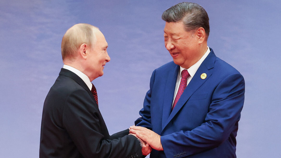 Θερμή χειραψία Βλαντιμίρ Πούτιν και Σι Τζινπίνγκ στη σύνοδο της Σαγκάης, δείτε βίντεο
