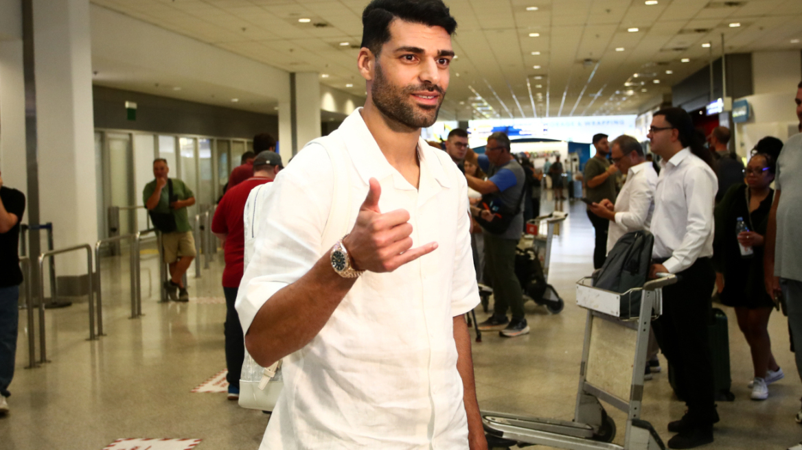 Ολυμπιακός: Έφτασε στην Αθήνα ο τοπ σέντερ φορ, Μεχντί Ταρεμί για να κλείσει και τυπικά
