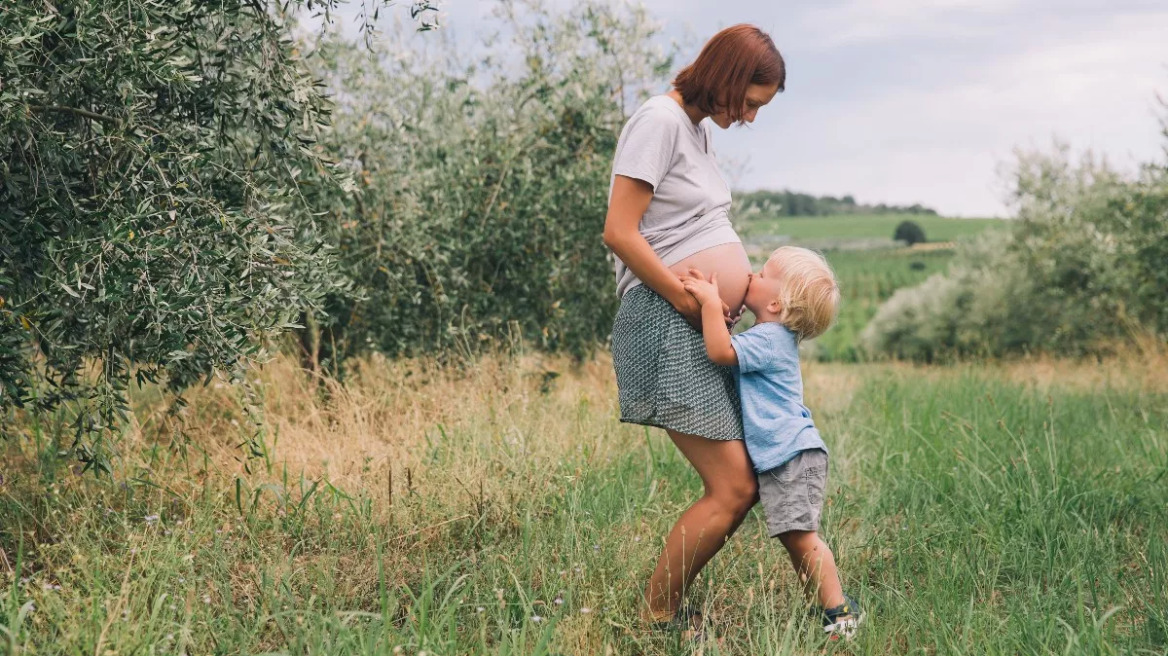 Εγκυμοσύνη: Πόσο επικίνδυνη είναι για γυναίκες με αυτοάνοσα; Η ρευματολόγος διευκρινίζει