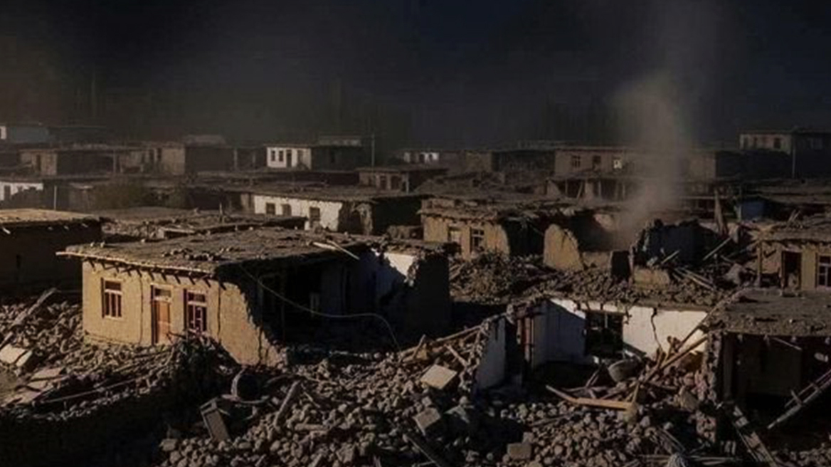 Απόλυτη καταστροφή στο Αφγανιστάν με πάνω από 800 νεκρούς και ισοπεδωμένα χωριά μετά τον ισχυρό σεισμό - Δείτε φωτογραφίες και βίντεο