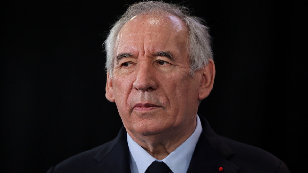 Ο Μπαϊρού προειδοποιεί για την πολιτική κρίση στη Γαλλία.