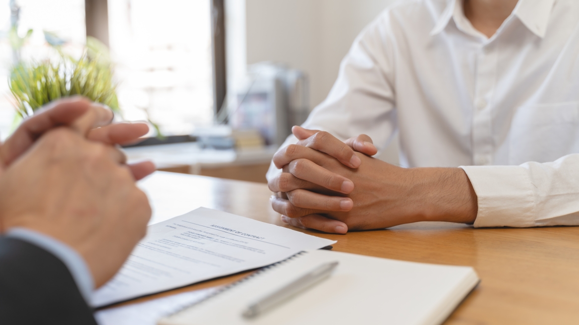 Ξεκίνησε η πληρωμή για το επίδομα 100 ευρώ σε 80.000 υπαλλήλους που επιμορφώθηκαν για τη συμπερίληψη