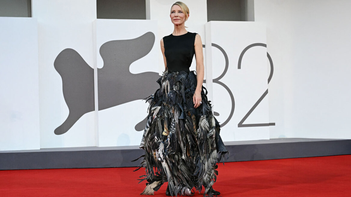 Η Κέιτ Μπλάνσετ χειροκροτήθηκε επί πέντε λεπτά στην πρεμιέρα της ταινίας «Father Mother Sister Brother» στη Βενετία