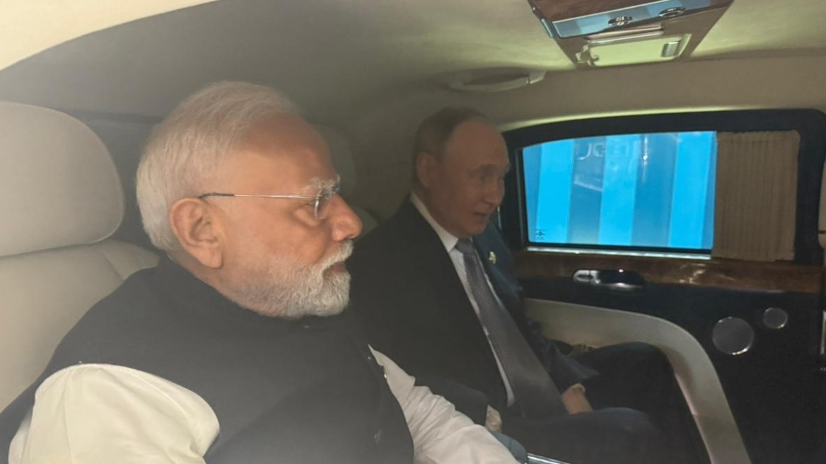 Θερμό το κλίμα ανάμεσα σε Μόντι και Πούτιν στη Σαγκάη: «Είμαστε πάντα μαζί, είσαι αληθινός φίλος» - Κρατήθηκαν χέρι χέρι, μπήκαν μαζί στη λιμουζίνα του Ρώσου προέδρου