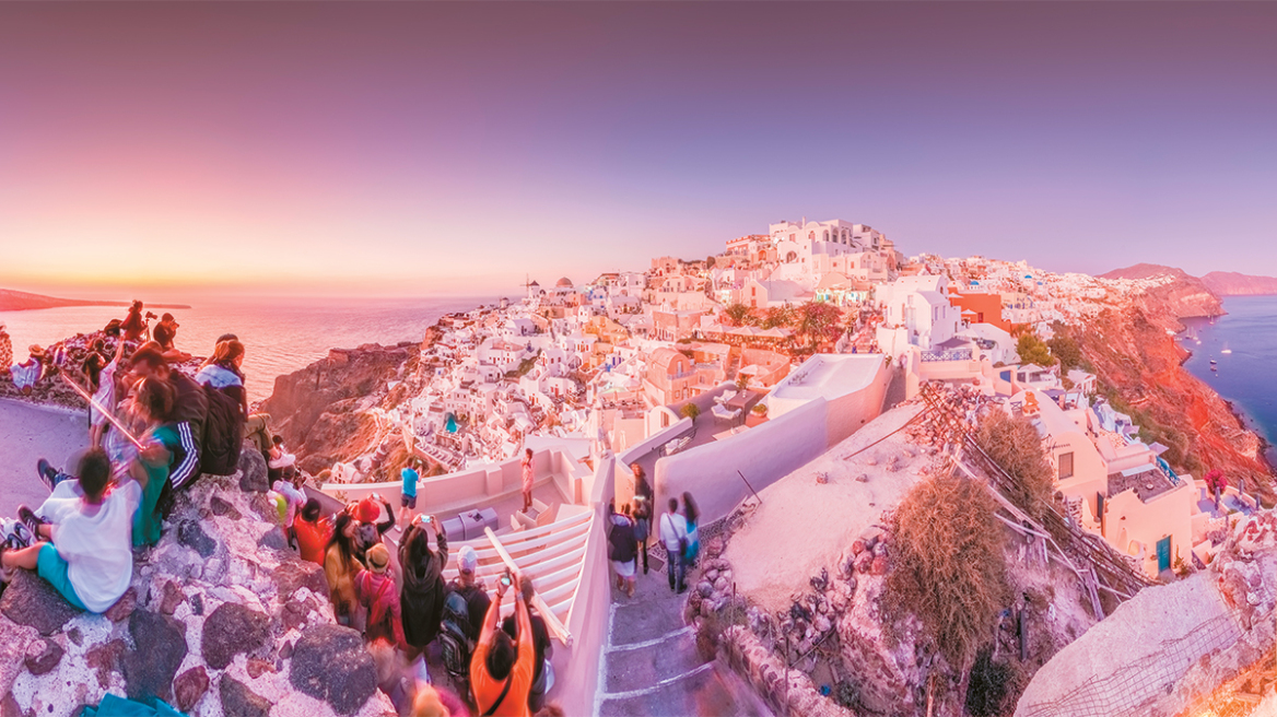 Τουρισμός: Στα ίδια οι αφίξεις, αλλά πάμε για ρεκόρ στα έσοδα  λόγω Αμερικανών και «γεμάτου» φθινοπώρου 