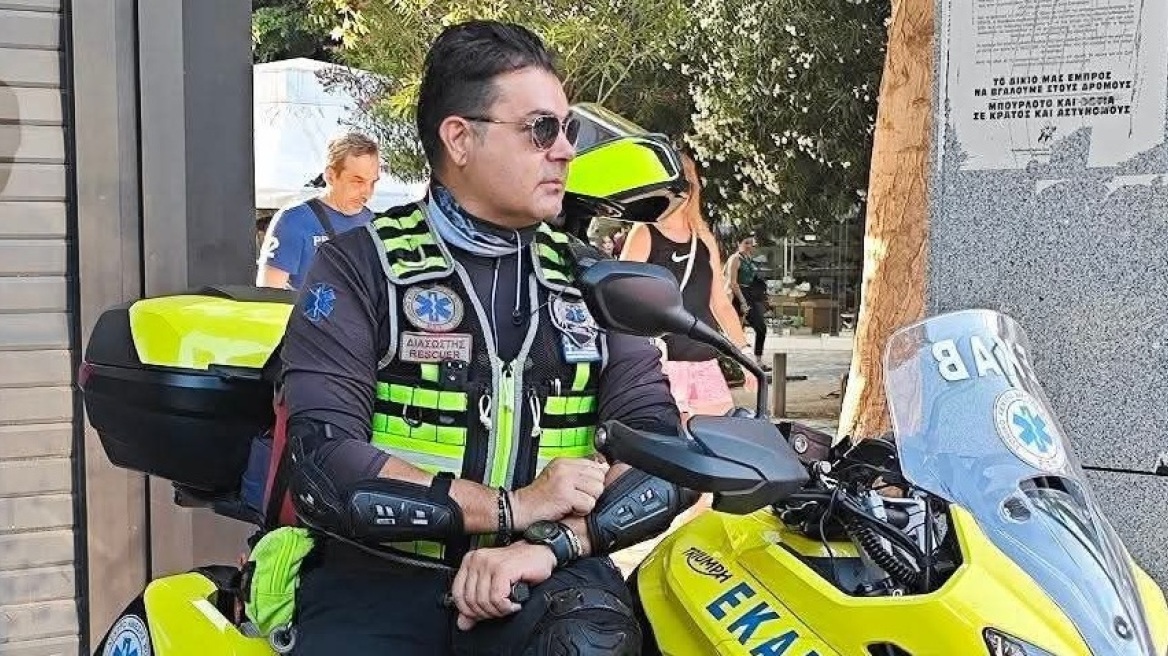 Μάχη στη ΜΕΘ για 47χρονο διασώστη του ΕΚΑΒ που τραυματίστηκε σε τροχαίο στην Καλλιθέα - Έκκληση για αίμα από τους συναδέλφους του