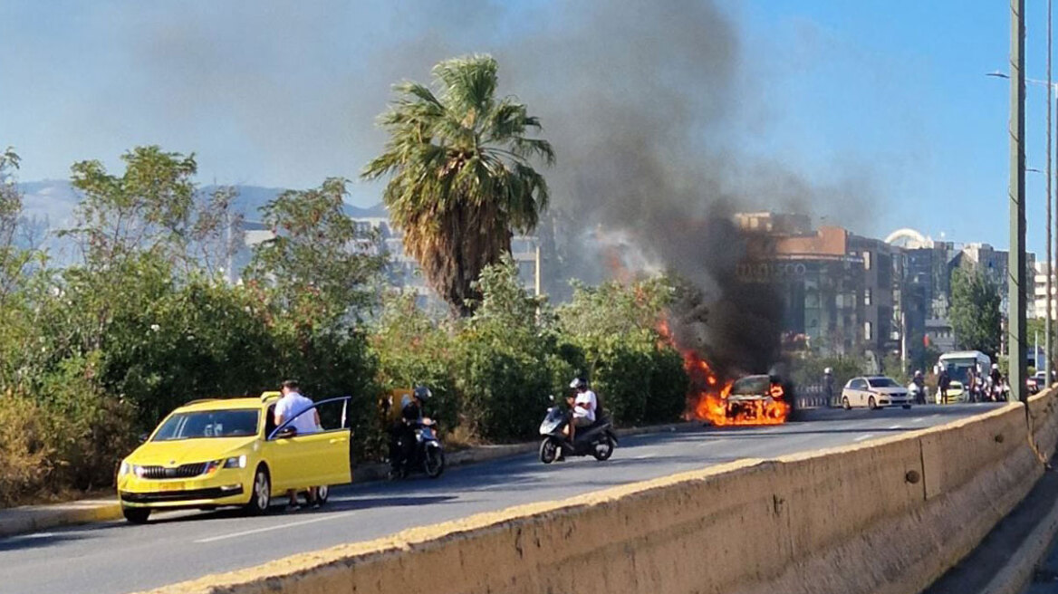 Φωτιά σε ΙΧ στη Λεωφόρο Κηφισίας στο ύψος του Χαλανδρίου - Δείτε βίντεο