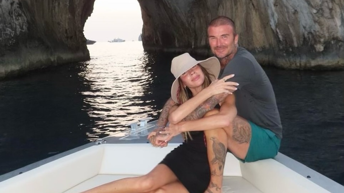 «Perfect end to summer»: Η Victoria Beckham αποχαιρετά το καλοκαίρι με ένα οικογενειακό καρουζέλ φωτογραφιών