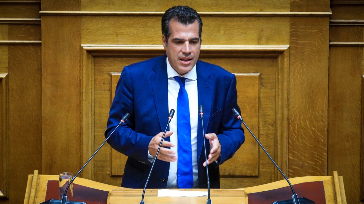 Η κυβέρνηση προχωρά σε αυστηρότερες ρυθμίσεις για τους μετανάστες.