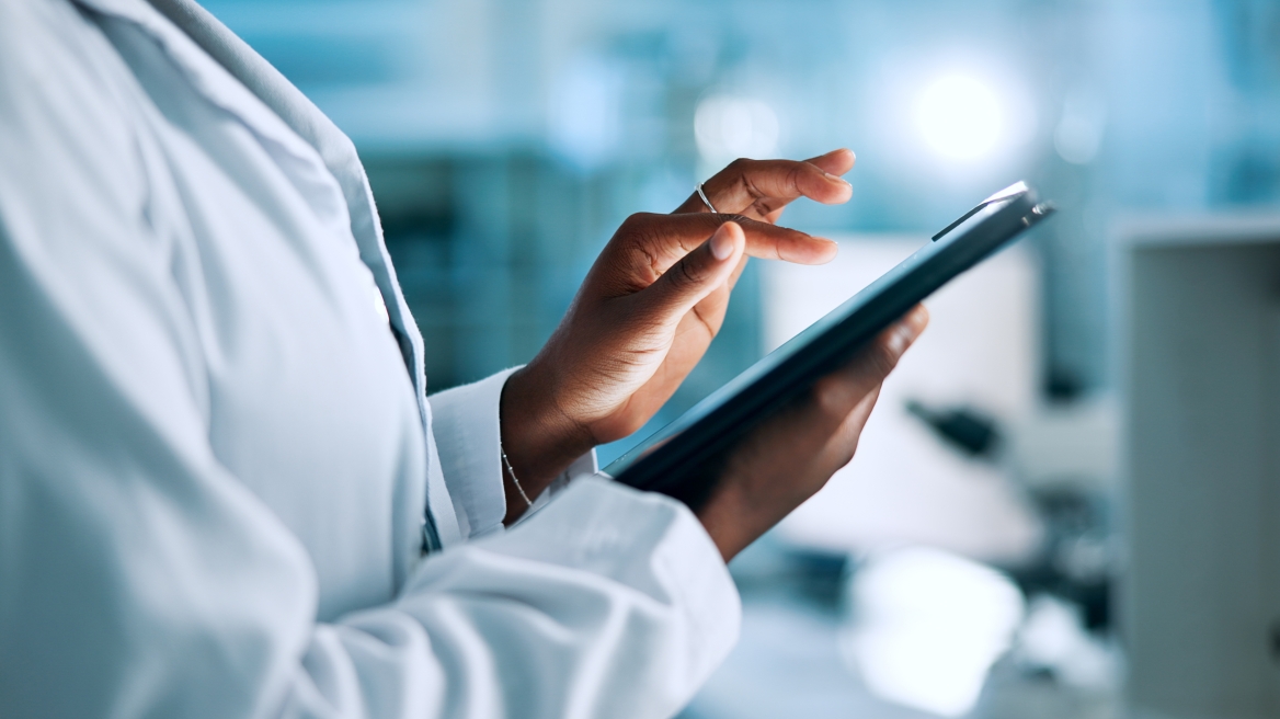 Γιατί «νοσεί» η επιστημονική έρευνα στην Ελλάδα - Τρεις ερευνητές προτείνουν λύσεις
