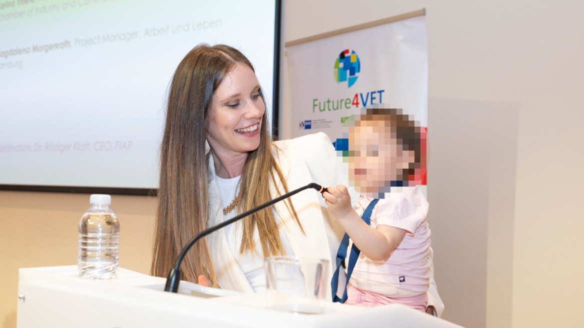 Ελληνίδες μητέρες στην αγορά εργασίας: Τα εμπόδια, οι κοινωνικές προκλήσεις και τα πρότυπα του εξωτερικού