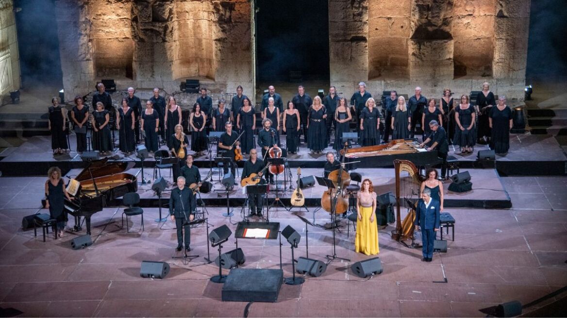 Μάνος Χατζηδάκις: Πλήθος κόσμου συγκεντρώθηκε στο Ηρώδειο για το αφιέρωμα στον συνθέτη - Δείτε φωτογραφίες