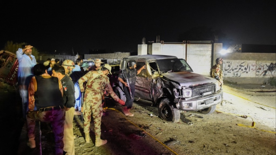 Τουλάχιστον 14 νεκροί σε βομβιστική επίθεση καμικάζι σε συγκέντρωση κόμματος των Βελούχων στο Πακιστάν